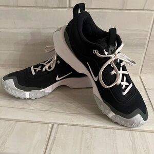 Nike Air Diamond Varsity Baseball turf shoe - used like new - men’s size 7.5